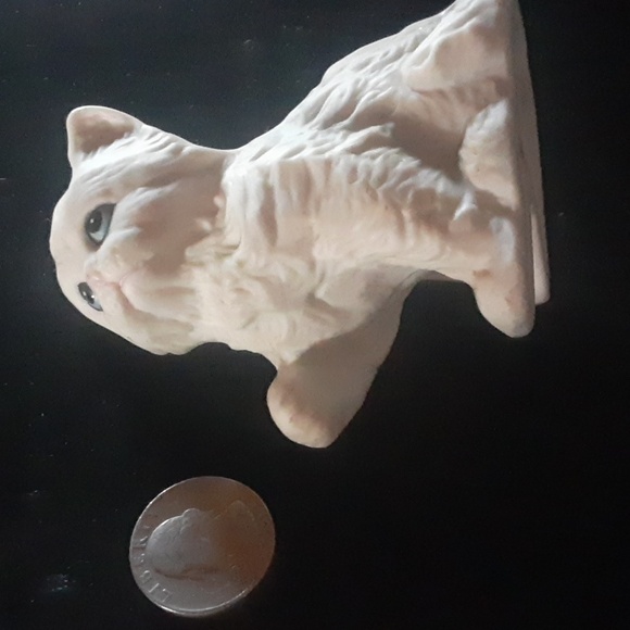 Adorable Cream Ceramic Cat Figurine - Picture 5 of 5
